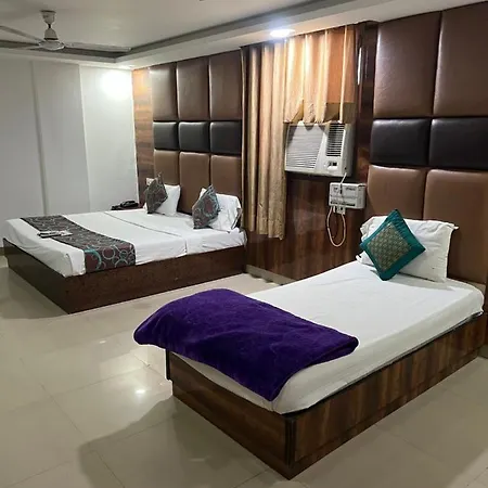 Hotel Le Mount Near IGI Airport